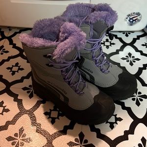 Columbia Girls -kids size 4 snow boots